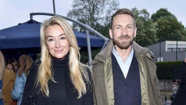 RMF Extra: Martyna Wojciechowska na następnym zdjęciu ze "ślubu". Suknia jest przepiękna, ale buty...?