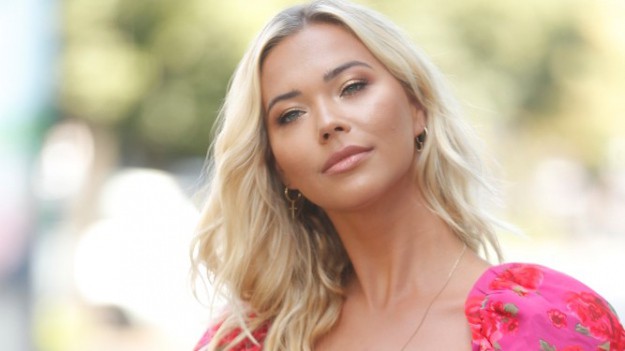 RMF Extra: Sandra Kubicka odsłania ciało w panterkowym bikini. Gorąca fotografia zachwyca! 