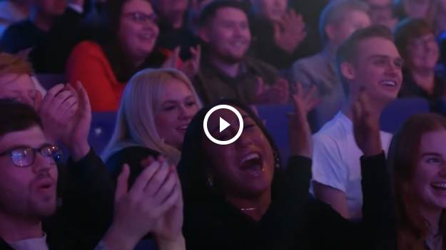 RMF Extra: Pies zagrał na fortepianie w "Mam talent". Simon Cowell nagrodził go owacjami na stojąco!