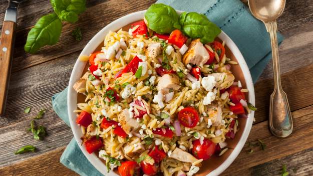 RMF Extra: Sałatka z makaronem ryżowym. Zaskoczy Ciebie i Twoich gości