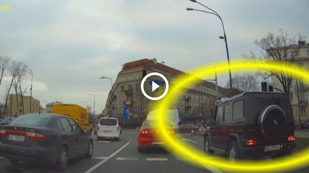 RMF Extra: Jechał buspasem ze znakiem TAXI. Gdy się skończył, ściągnął go!