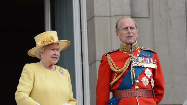 RMF Extra: Książę Filip opuścił szpital! Mąż królowej Elżbiety II wrócił do domu [ZDJĘCIA]