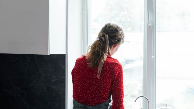 Wsypuję do odpływu i zalewam wodą. Skuteczna..