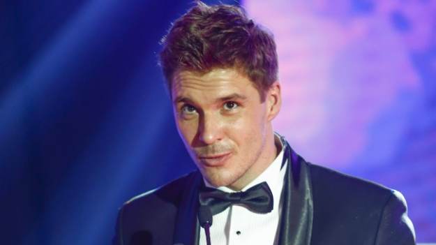 RMF Extra: Mikołaj Roznerski poinformował o powiększeniu rodziny. Pokazał urocze zdjęcie z dzieckiem! Lawina gratulacji w komentarzach