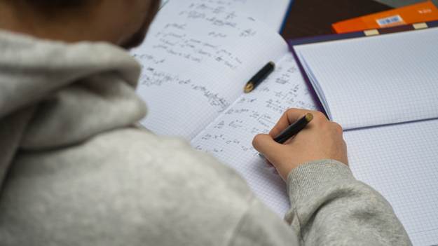 RMF Extra: Jak radzą sobie uczniowie po roku bez zadań domowych? Nowy raport obnaża rewolucję edukacyjną