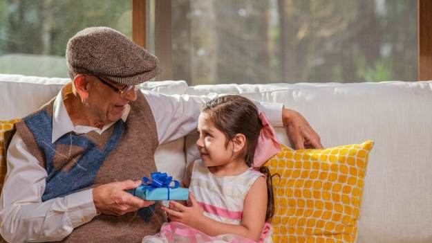 RMF Extra: Dzień Dziadka 2026. Krótkie, rymowane życzenia i wierszyki, które zostaną w pamięci 
