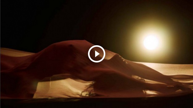 RMF Extra: Rihanna topless w nowym, zmysłowym teledysku do "Kiss It Better"