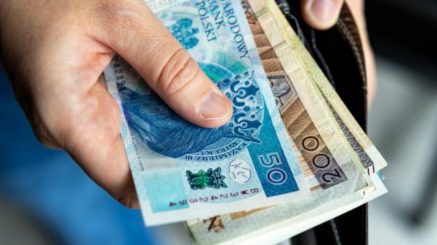 RMF Extra: Gotówka wraca do łask! Oto ile pieniędzy zalecają mieć w domu banki