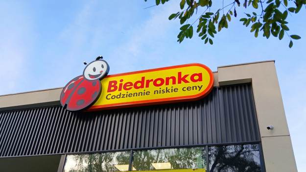 Biedronka podjęła decyzję. Chodzi o maskotki