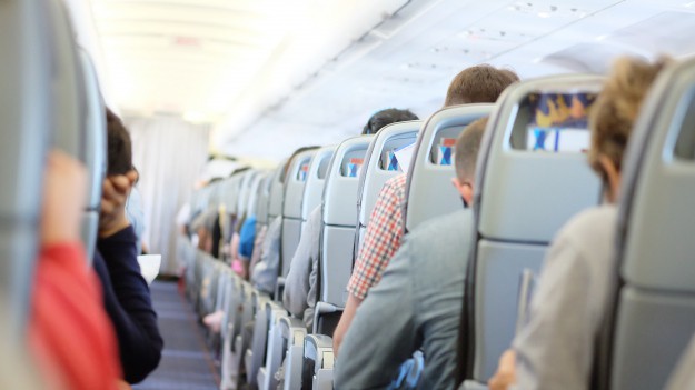 RMF Extra: USA. Agresywny pasażer samolotu został przyklejony taśmą do swojego siedzenia [WIDEO]