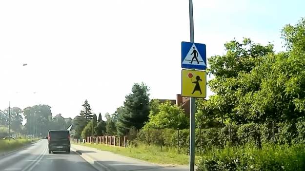 RMF Extra: Potrącenie tuż przed szkołą. "Dla przestrogi! Jak nie wysadzać dzieci przed szkołą" [WIDEO]