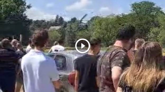 RMF Extra: Bliscy opłakiwali jego śmierć na pogrzebie. Nagle przyleciał helikopterem [WIDEO]