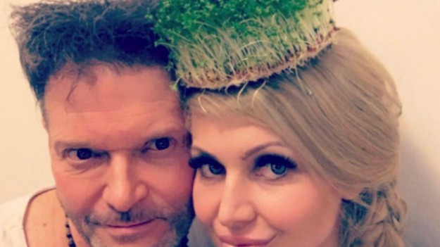 RMF Extra: Krzysztof Rutkowski na zdjęciu z dzieciństwa. Już wtedy miał taką fryzurę?