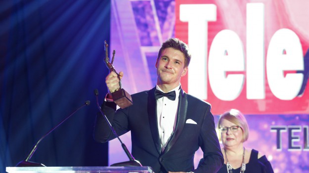 RMF Extra: Mikołaj Roznerski nagrodzony Telekamerą. Ze sceny wypowiedział wzruszające słowa do Adriany Kalskiej