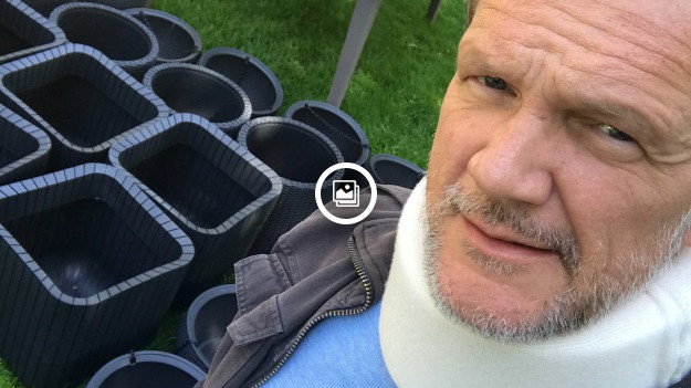 RMF Extra: Cezary Pazura już bez kołnierza ortopedycznego. Na jego szyi widać bliznę