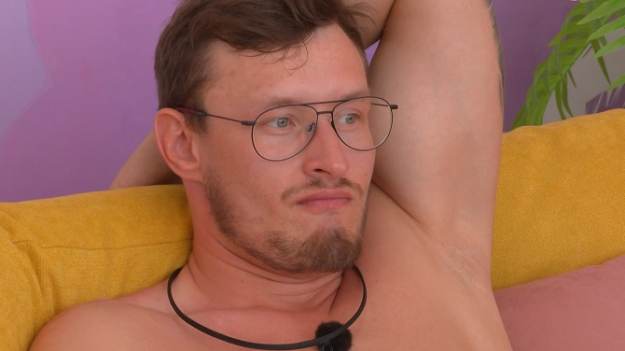 RMF Extra: "Love Island". Intymne zbliżenie Karoliny i Marcina tuż przed programem. Widzowie są w szoku: "Reżyserska ustawka" [WIDEO]