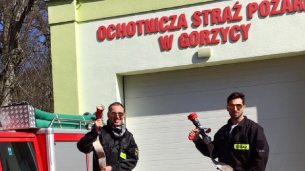 RMF Extra: Rafał Maślak i Krzysztof Gojdź kupili wóz strażacki dla OSP Gorzyca! 