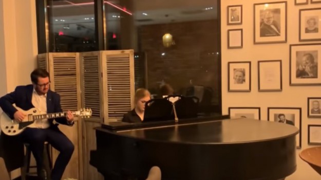 RMF Extra: Pracownicy hotelu nagrali wyjątkowy utwór. "Jeszcze będzie sezon" hitem Internetu! 