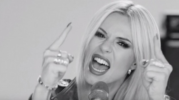 RMF Extra: Rockowa Doda w klimatycznym klipie do nowego singla Virgin