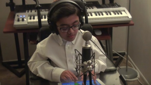 RMF Extra: Chory chłopiec w coverze "Not Afraid" Eminema! Zobaczcie wzruszające nagranie!