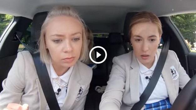 RMF Extra: "Projekt Lady 5". Pierwszy wyjazd dziewcząt poza pałac. Nawigacja po francusku, rowerzysta na zakręcie i... sarna!