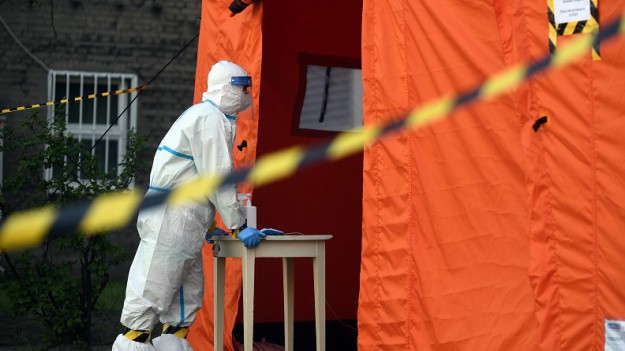 RMF Extra: Koronawirus w Polsce. Dramatyczne rekordy zakażeń i zgonów. Po raz pierwszy ponad 20 tys. przypadków