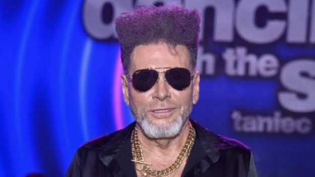 RMF Extra: Krzysztof Rutkowski wraca na ekrany. Pokazał zdjęcie z planu. "Ja dalej tańczę"