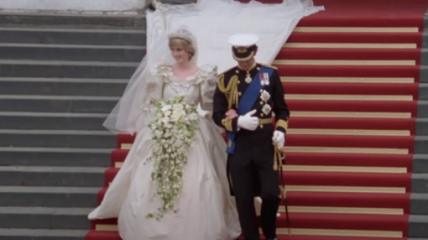 RMF Extra: Ciasto z wesela księżnej Diany i księcia Karola liczy 40 lat. Właśnie zostało sprzedane! [ZDJĘCIA]