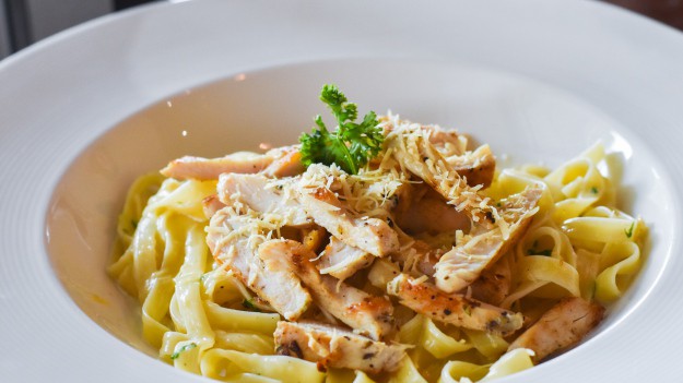 RMF Extra: Serowo-cytrynowy makaron z kurczaka