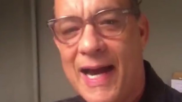 RMF Extra: Tom Hanks śpiewa "Sto lat" pięknej Polce! Kim jest ta szczęściara?