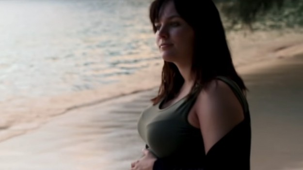 RMF Extra: Ewa Farna w zaawansowanej ciąży! W nowym klipie pokazała brzuch, który jest naprawdę spory