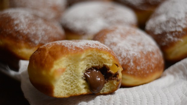 RMF Extra: Tłusty Czwartek 2021. Sprawdź przepis na pyszne pączki z Nutellą!