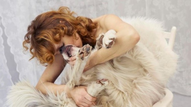 RMF Extra: Karmiła piersią swojego psa, dostała prestiżową nagrodę