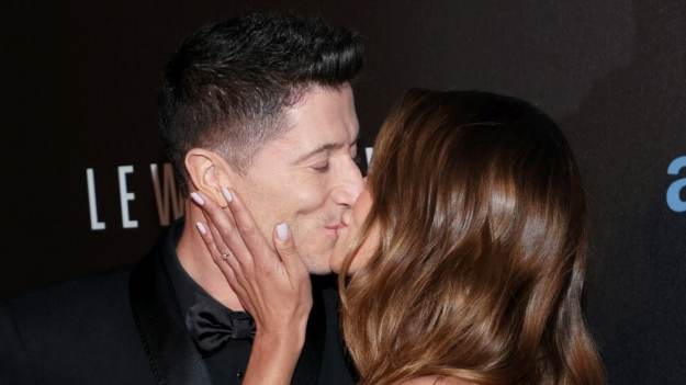 RMF Extra: Wyjątkowy moment u Lewandowskich. Wszyscy patrzą na brzuch Ani