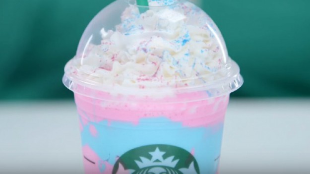 RMF Extra: Świat oszalał na punkcie Unicorn Frappuccino. Jak zrobić samemu napój ze Starbucksa?