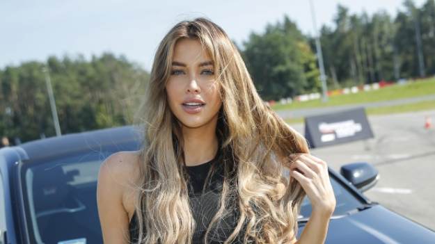 RMF Extra: Magdalena Karwacka pręży pośladki przed obiektywem. Drapieżne body pokazało za dużo?