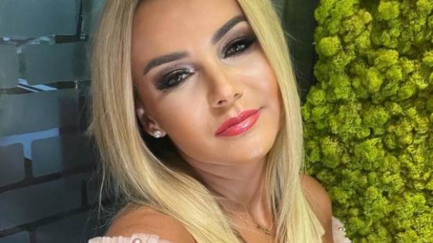 RMF Extra: Monika Chwajoł w kusym bikini. Gwiazda "Królowych życia" odsłania ciało [FOTO]