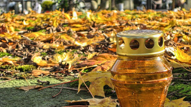 RMF Extra: Zaduszki: Czy 2 listopada należy iść do kościoła?