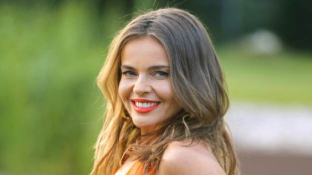 RMF Extra: Edyta Herbuś odsłania dekolt przy fortepianie. Fani: "Boska" [FOTO]