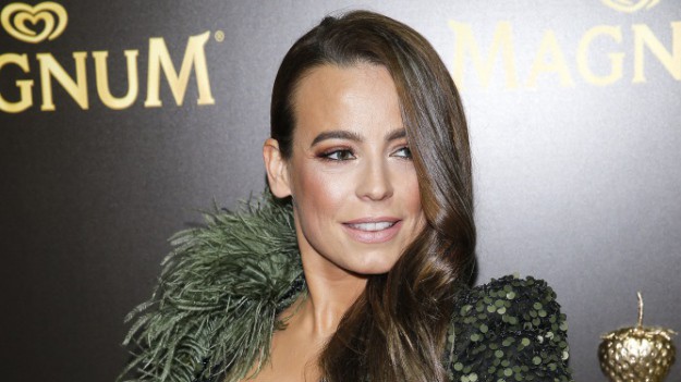 RMF Extra: Anna Mucha wyeksponowała biust. Ona wie, jak podgrzać atmosferę! [ZDJĘCIE]