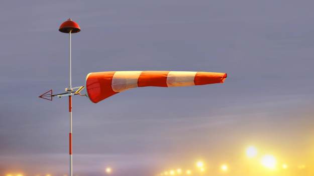 RMF Extra: Ostrzeżenia IMGW. Silny wiatr w przeważającej części kraju! Są żółte alerty