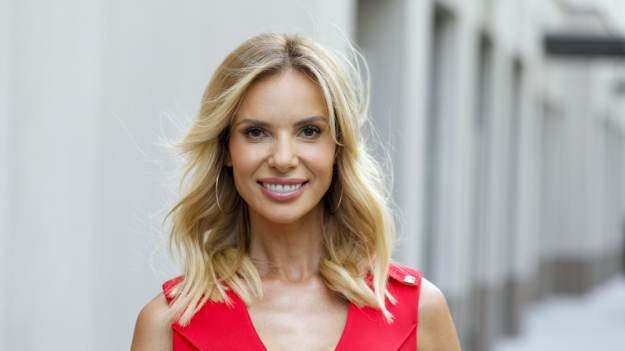 RMF Extra: Izabela Janachowska na wakacjach w Hiszpanii. Gwiazda chwali się bogato zdobionym bikini! [FOTO]