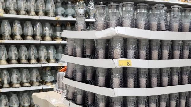 RMF Extra: Znicze gratis w Biedronce i Lidlu. Ostatnia szansa przed 1 listopada