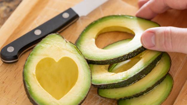 RMF Extra: Jesz awokado raz w tygodniu? Kardiolog wyjaśnia, jak wpływa na serce