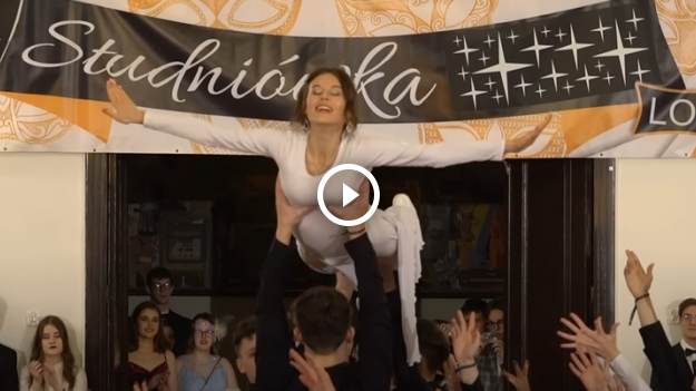 RMF Extra: Takiego tańca na studniówce jeszcze nie było! Walc maturzystów z Olsztyna to hit Internetu: "Jeśli tak tańczycie, to się nie martwię o Waszą maturę" [WIDEO]