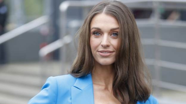 RMF Extra: Julia Kamińska kusi w czerwieni. Wybrała skąpy strój. "Dziewczyno, rozpalasz wyobraźnię" - komentują internauci [ZDJĘCIE]