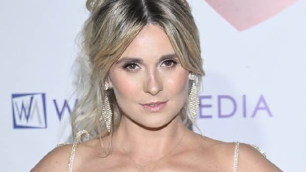 RMF Extra: Złoty, kusy top wyeksponował ciało "Kajry". "Gumiara, typiara i kto wie co jeszcze" [WIDEO]