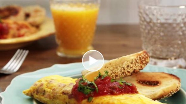 RMF Extra: Sprawdź to! Omlet z szynką, serem i pieczarkami bez patelni!