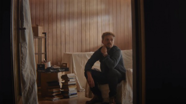 RMF Extra: Paweł Domagała wrócił z nowym singlem. Zobacz klip do utworu "Popatrz na mnie"