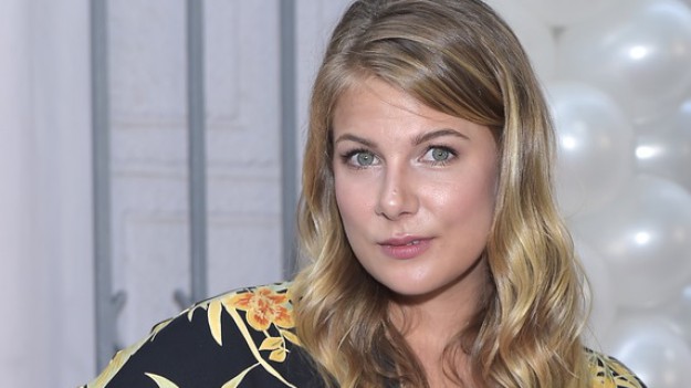 RMF Extra: Internauta skomentował biust Marty Wierzbickiej: Aktorka mistrzowsko odpowiedziała na złośliwy komentarz!